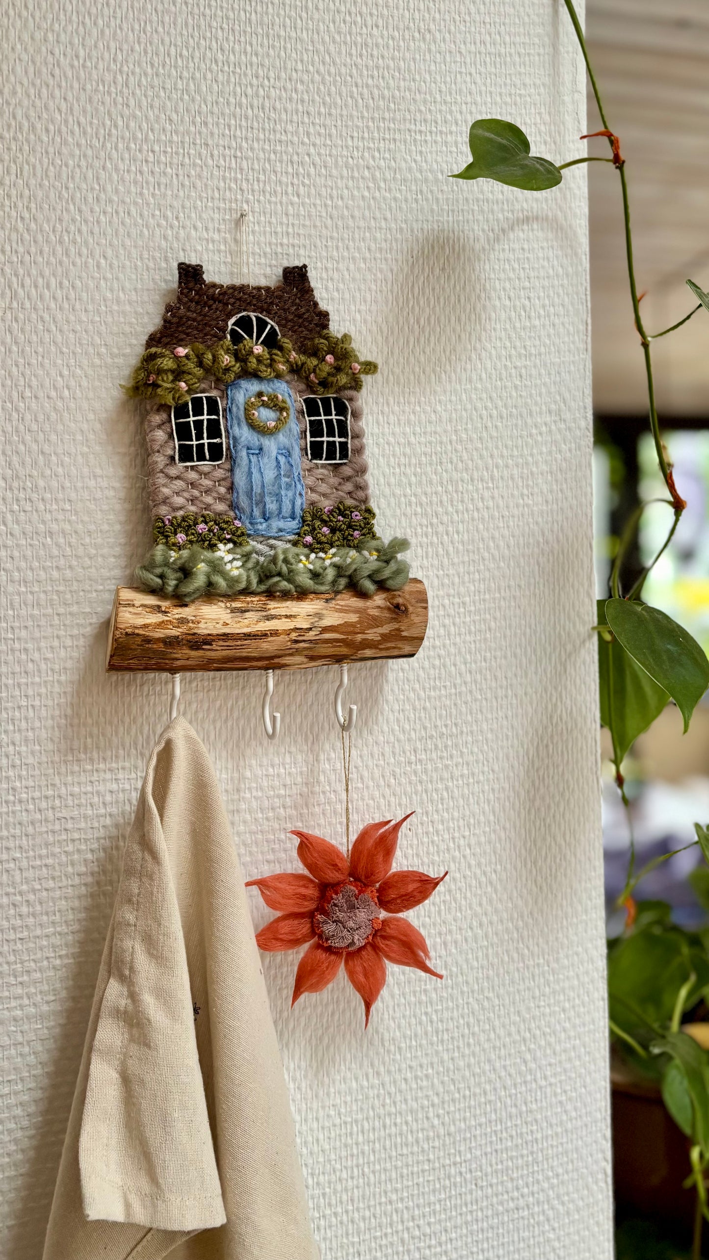 Customize your piece: add hooks to any cottage