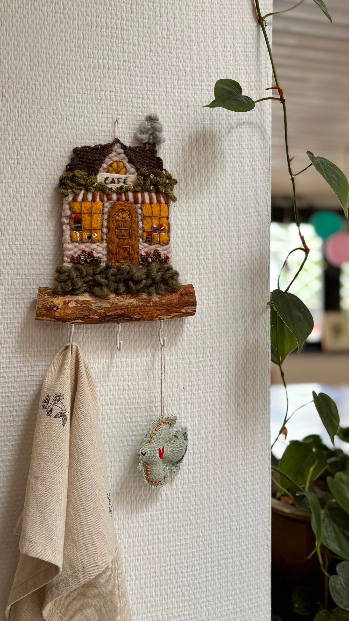 Customize your piece: add hooks to any cottage