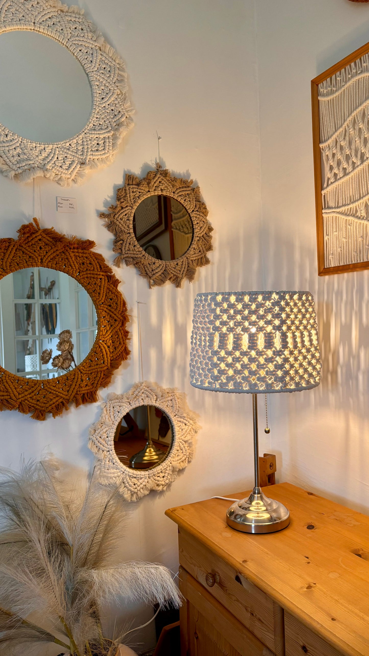 Aura table lamp
