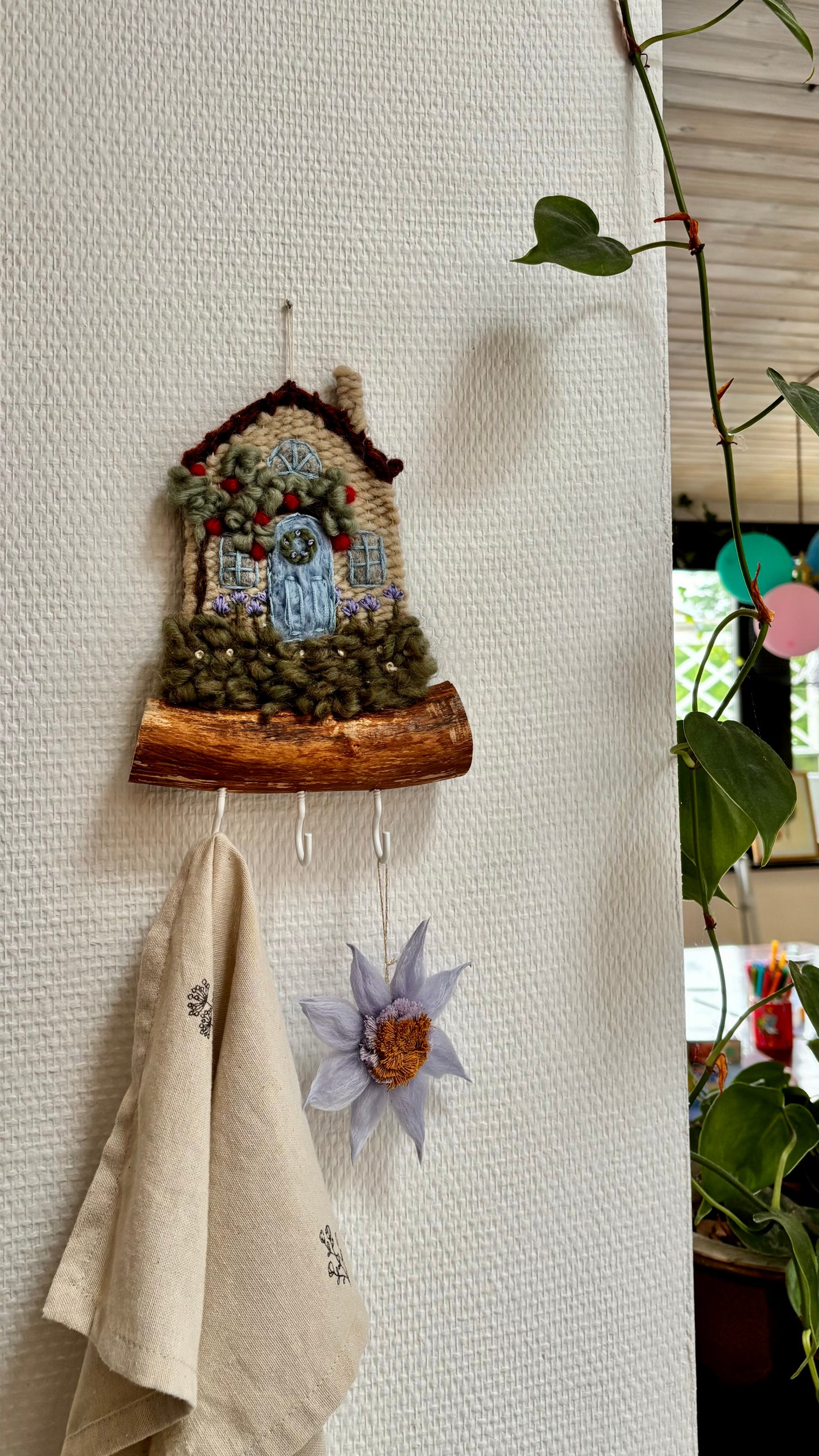Customize your piece: add hooks to any cottage