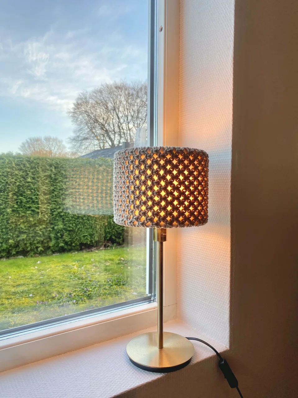 Bloom table lamp - metal base