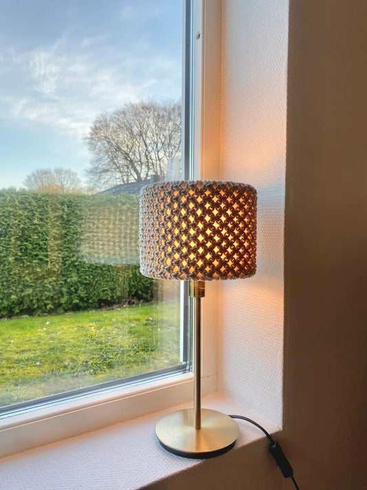 Bloom table lamp - metal base