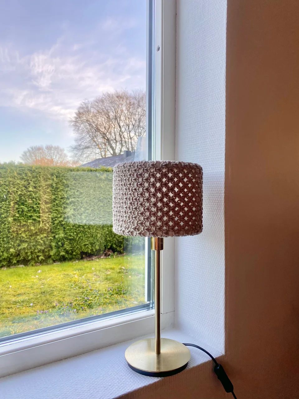 Bloom table lamp - metal base