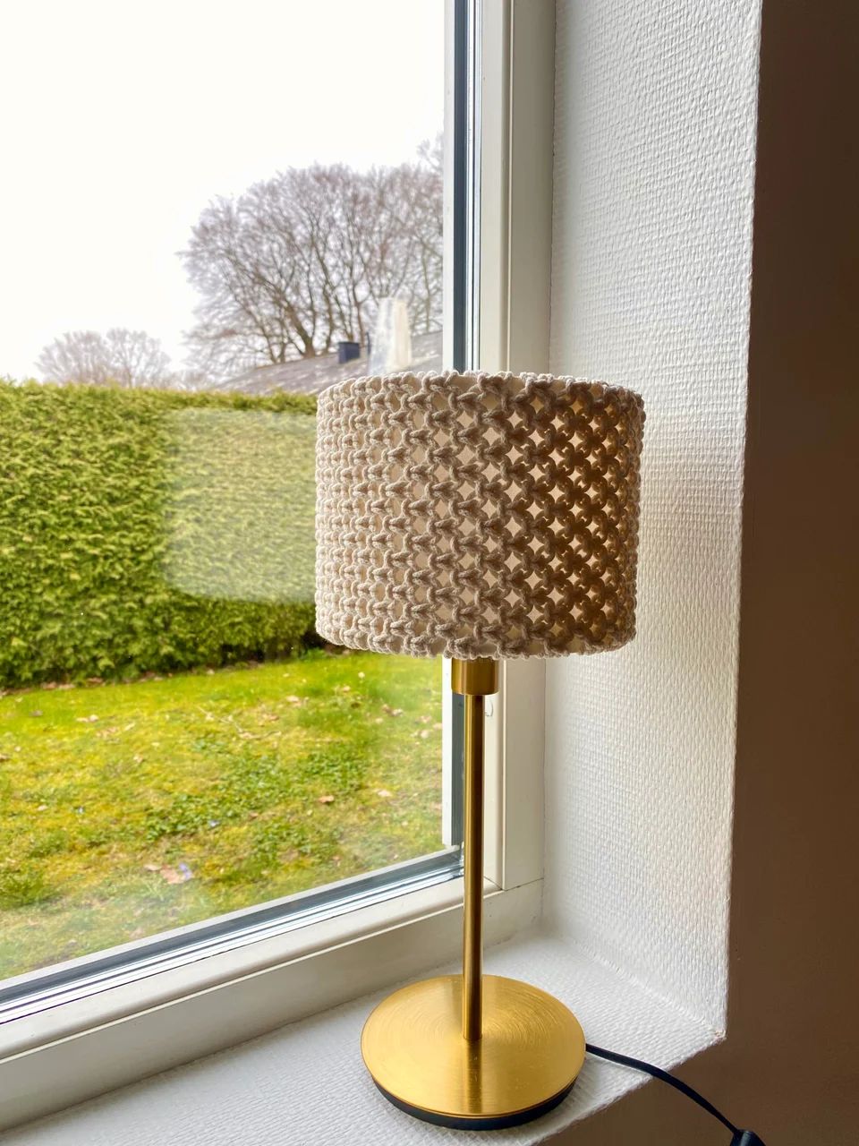 Bloom table lamp - metal base